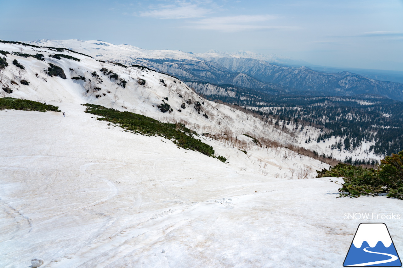 大雪山旭岳ロープウェイ｜2022-2023シーズンSNOWFreaks最終レポート。滑り納めは、北海道最高峰「旭岳」。皆様、今シーズンもありがとうございました！